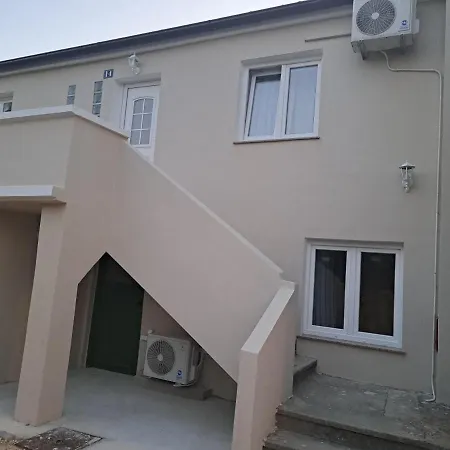 Apartament Levanat Nin